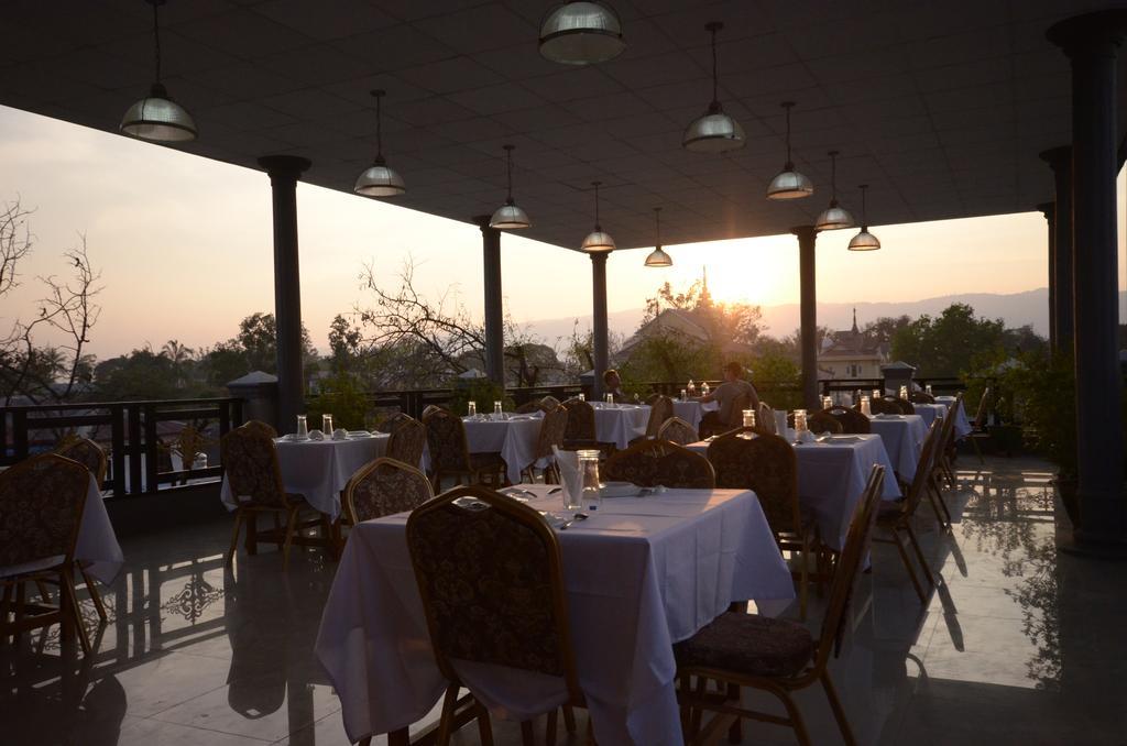 Inlay Palace Hotel Науншве Екстер'єр фото